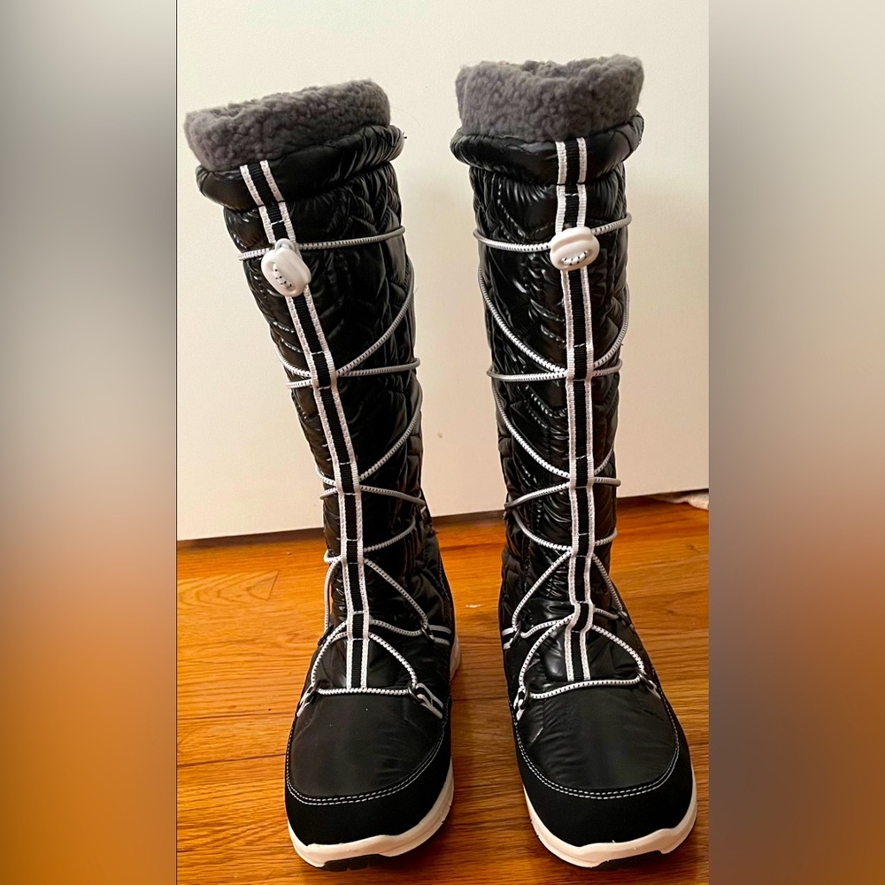 BRAND NEW  Women's Slalom V Lace-Up Cold-Weather Boots